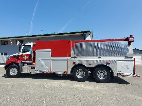 Coombs-Hilliers and Nanoose Volunteer Fire Departments receive new fire apparatus