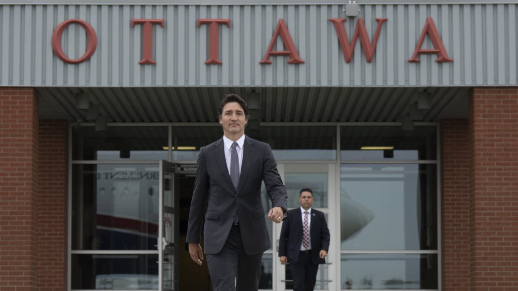 Trudeau’s plane lands in Tofino as family comes to vacation in B.C.