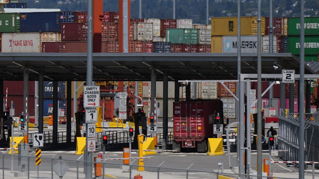 B.C. port union to recommend settlement agreement to its members