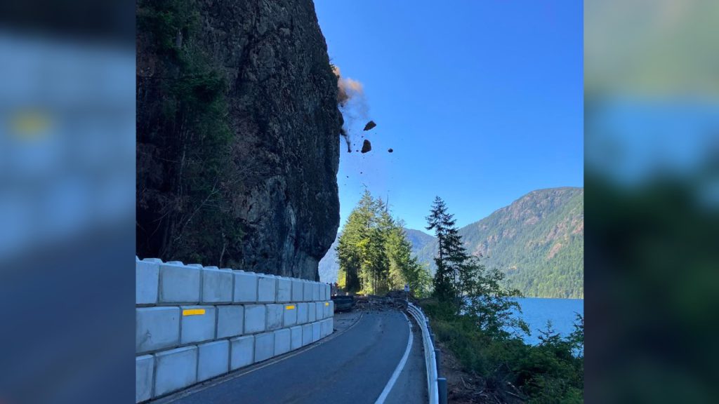 Highway 4 reopens Boxing Day after crews cleanup rockslide