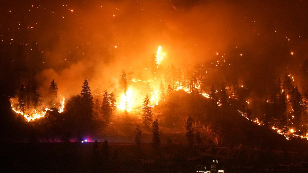 Residents offered bus visits to burned homes in and around West Kelowna, B.C.