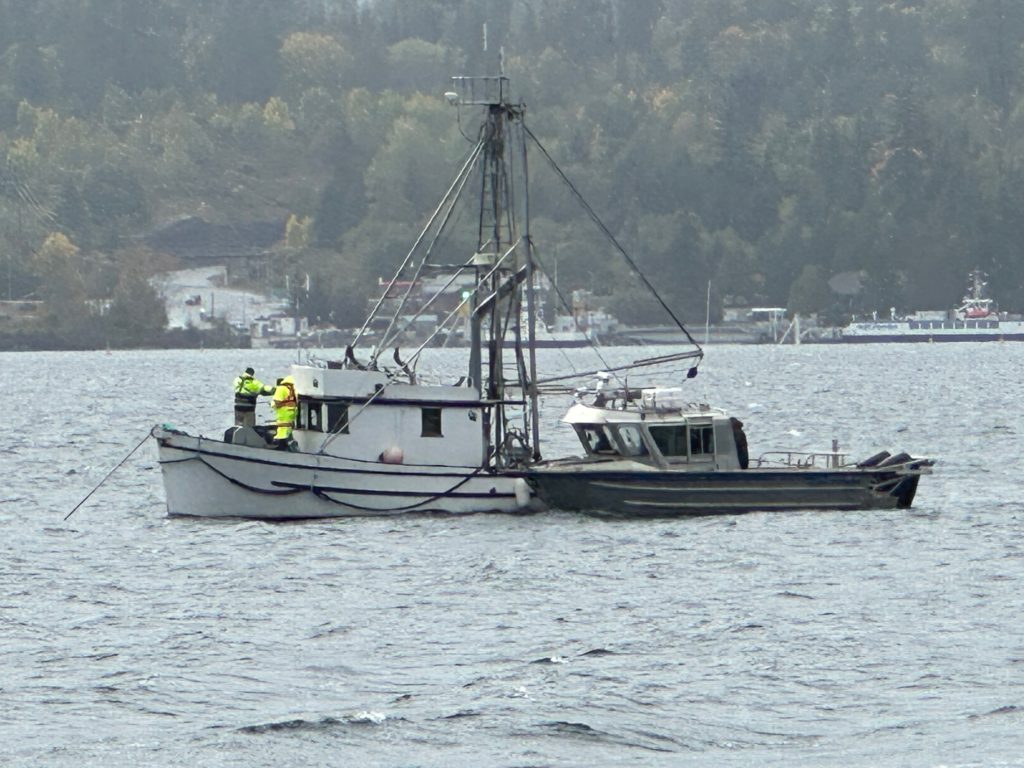 Fishing boat gets stuck on cable in Baynes Sound, delaying BC ferry