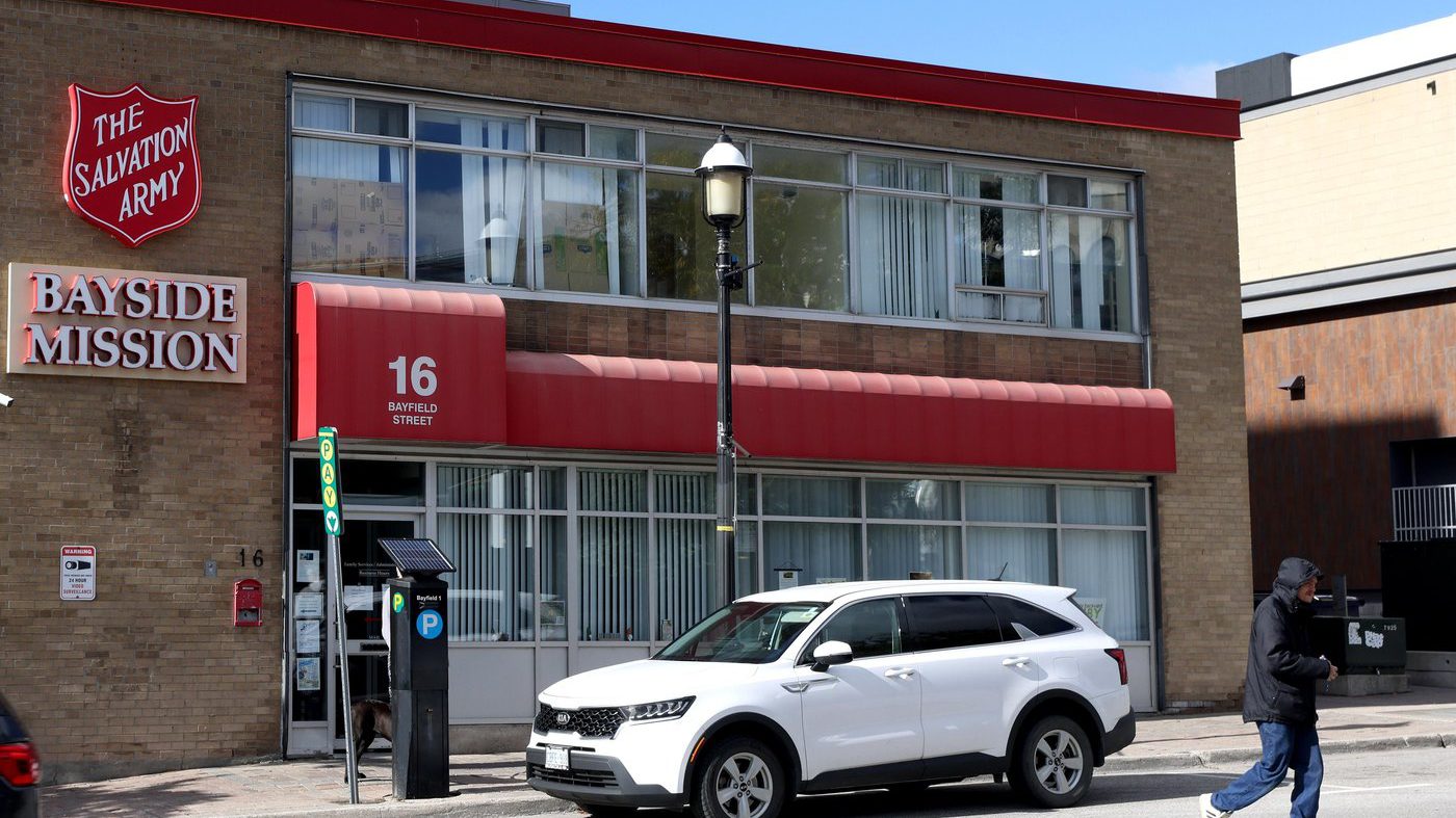 1 in 4 Canadians fear income won't cover basic needs: Salvation Army poll - Vimarsana News